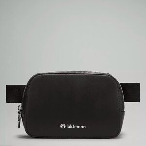 NWTLululemon Everywhere Belt Bag, Black “leather” 1L